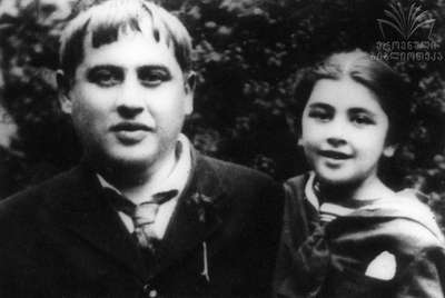 ტიციან ტაბიძე შვილთან, ნიტასთან ერთად